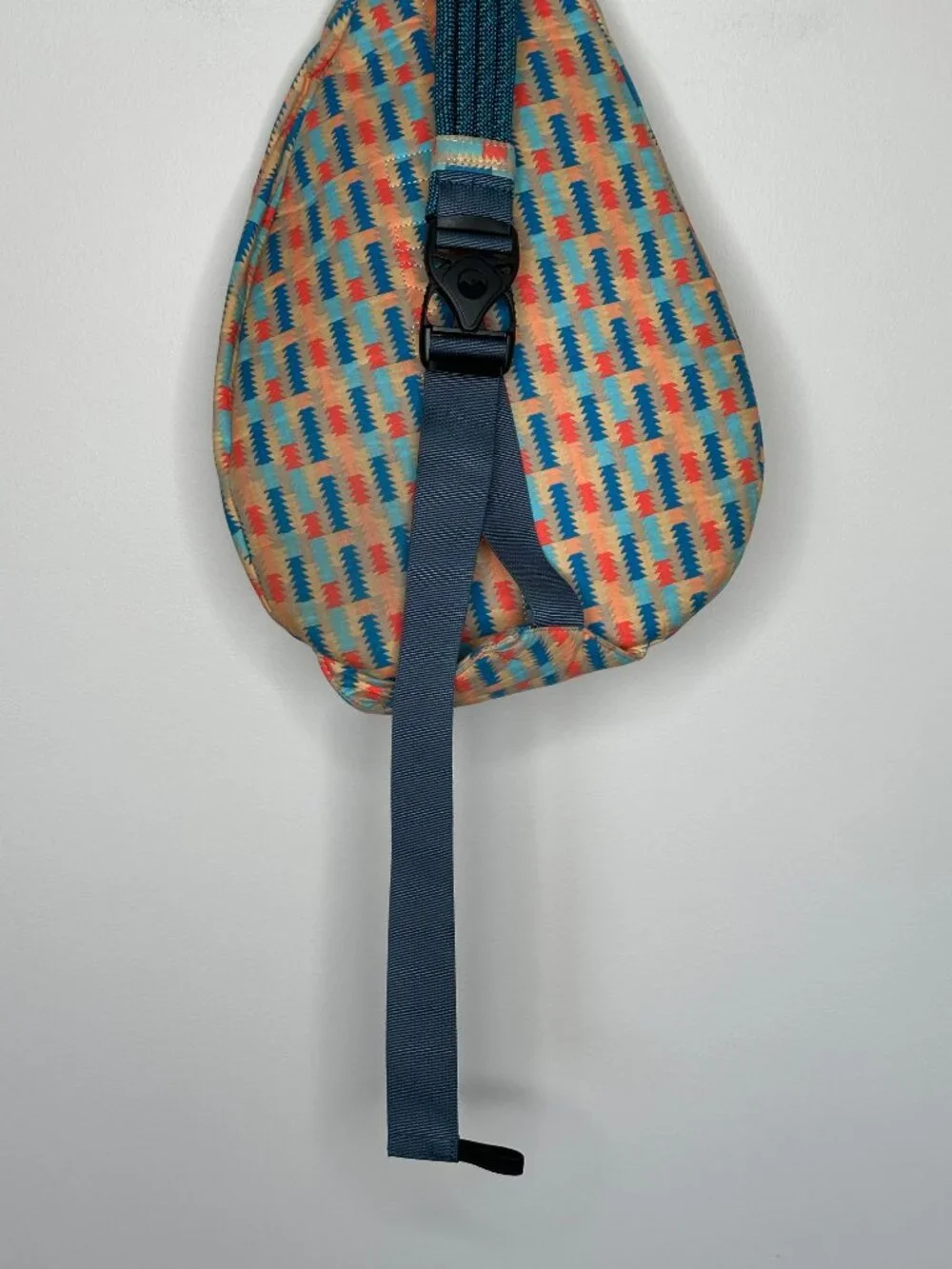 KAVU Rope Sling Bag Crossbody Shoulder Backpack Multicolor Chevron Pattern
